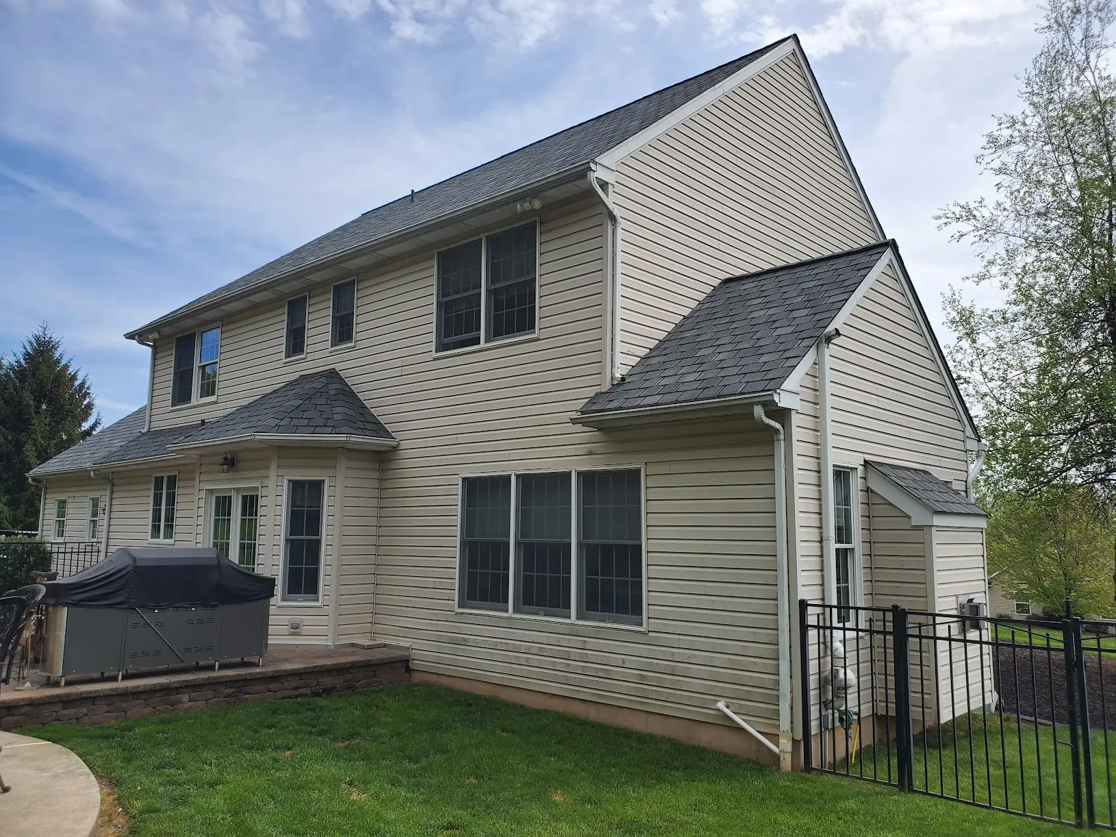 newtown-pa-siding-before.jpg Mastic Quest siding installation in Newtown PA